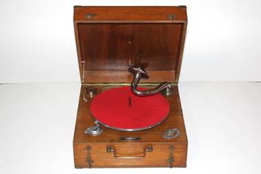 Une image contenant Tourne-disque, Vinyle, platine, intrieur

Description gnre automatiquement