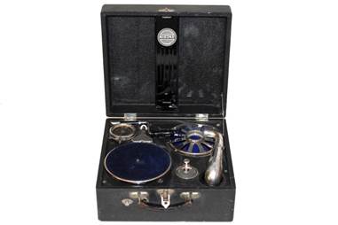 Une image contenant regarder, Accessoire de mode, Tourne-disque, collection

Description gnre automatiquement