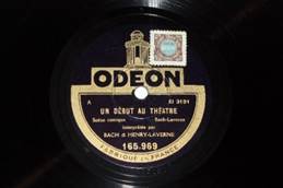Une image contenant texte, cercle, Vinyle, tiquette

Description gnre automatiquement