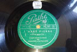 Une image contenant texte, Vinyle, cercle, tiquette

Le contenu gnr par lIA peut tre incorrect.