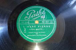 Une image contenant texte, Vinyle, cercle, tiquette

Le contenu gnr par lIA peut tre incorrect.