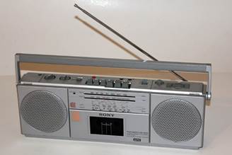 Une image contenant stro, Appareils lectroniques, Appareil lectronique, Radio

Description gnre automatiquement