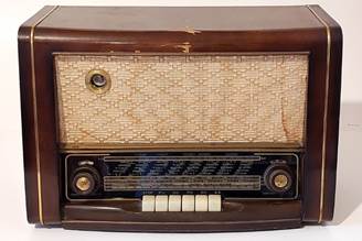 Une image contenant Radio, Appareils électroniques, Récepteur radio, transistor

Description générée automatiquement