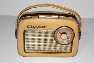 Une image contenant Radio, stro, transistor, intrieur

Description gnre automatiquement